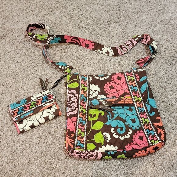 Like New Vera Bradley Crossbody Bag and wallet - Picture 1 of 6